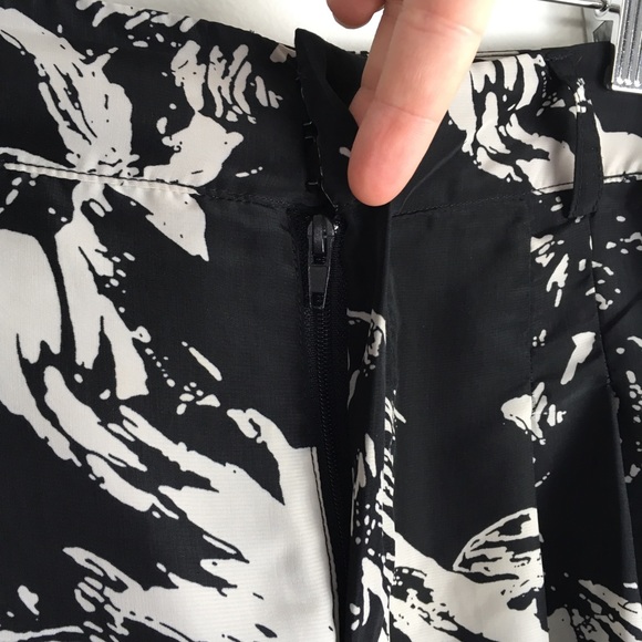 Parker Devlin Ruched Crop Pant Black Floral - Picture 5 of 8